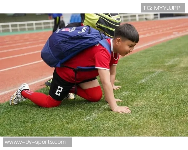 小魔女带你领略足球魅力探索绿茵场上的精彩瞬间与乐趣 小魔女带你领略足球魅力探索绿茵场上的精彩瞬间与乐趣